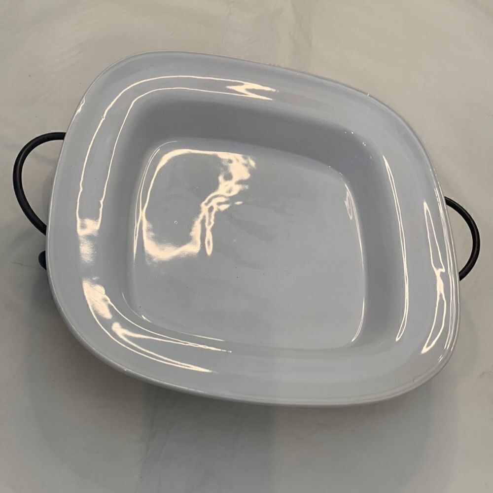 Circe White Ceramic Serving Dish With Black Metal Stand Holds 4 Cups Or 1 Quart